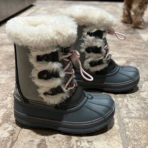 Snow boots NEW